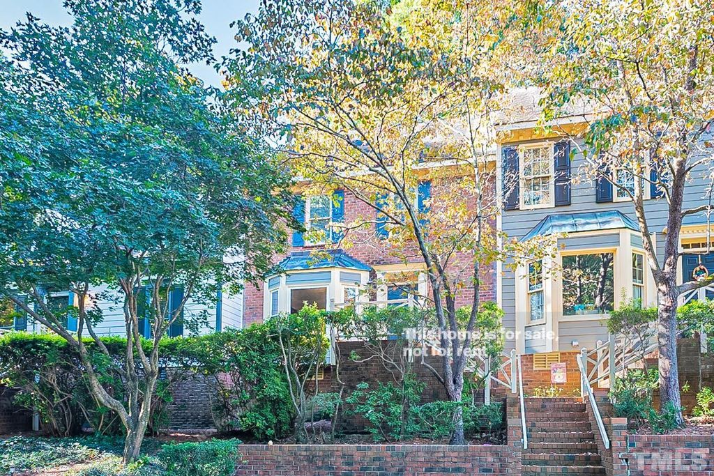 1303 Hampshire Ct, Raleigh, NC 27612