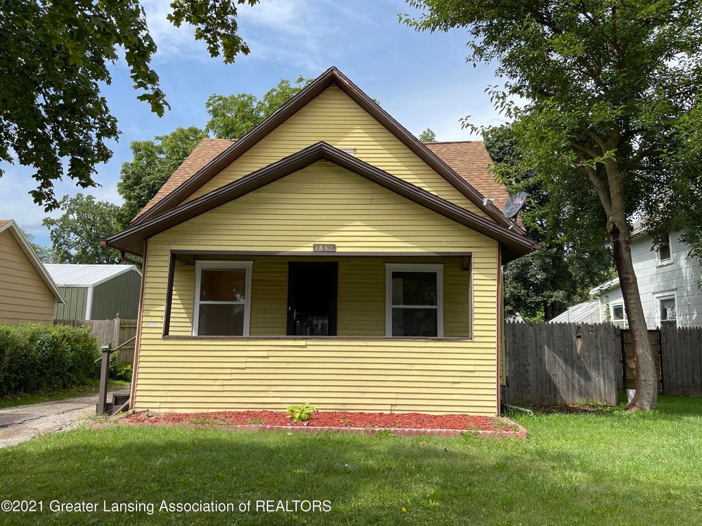 1842 Stirling Ave, Lansing, MI 48910