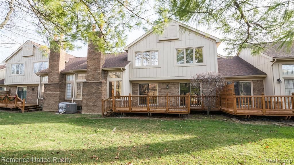 37792 N Laurel Park Dr, Livonia, MI 48152 2 Bed, 3 Bath Condo MLS