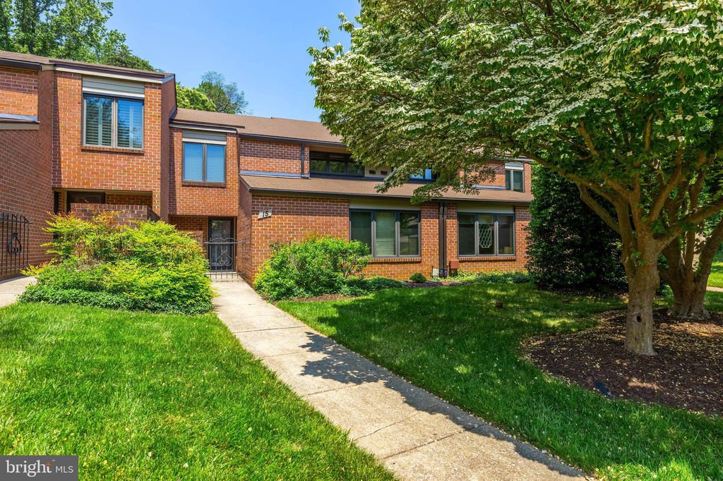 15 Oakridge Ct, Lutherville Timonium, MD 21093