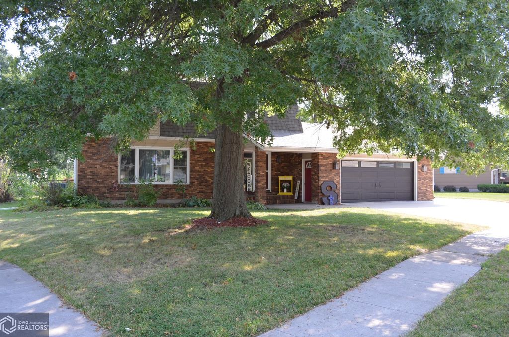3 Eleanor Dr, Ottumwa, IA 52501