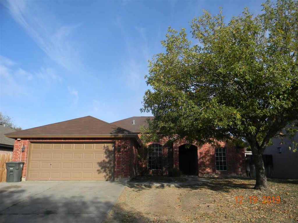 342 New Castle Dr, Laredo, TX 78045