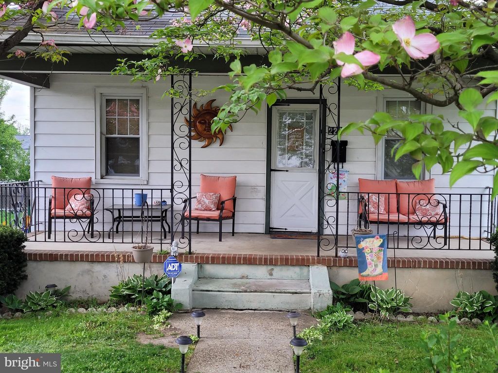 221 S Fellowship Rd, Maple Shade, NJ 08052