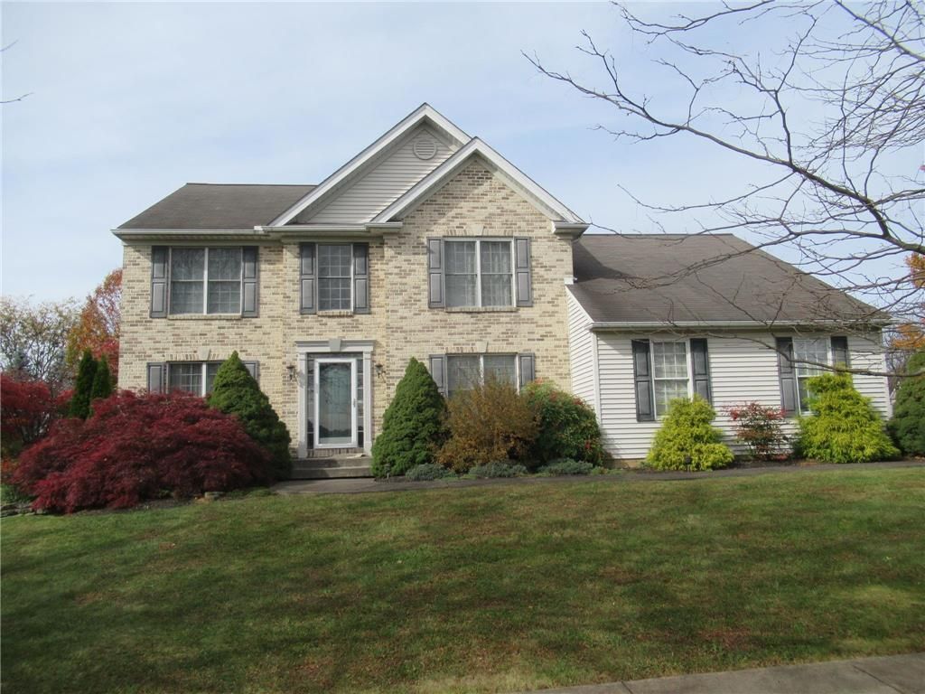 2301 Goldenrod Dr, Macungie, PA 18062