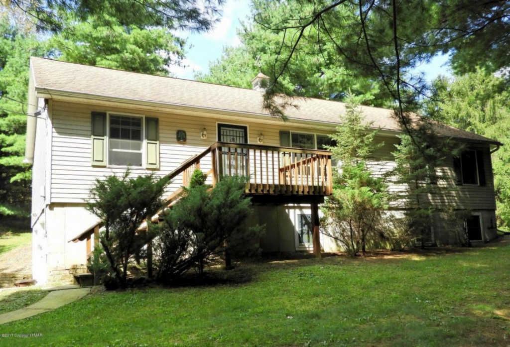 2179 Lake View Dr, Saylorsburg, PA 3 Bed, 2 Bath SingleFamily Home
