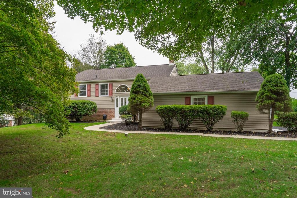 914 Vista Dr, West Chester, PA 19380