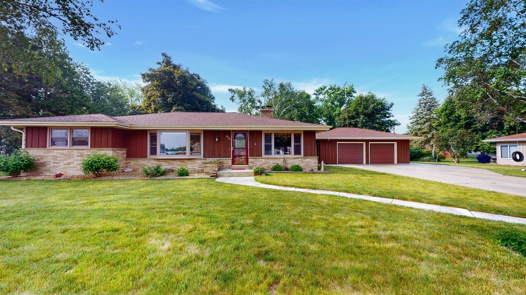 825 Park Ave, Oostburg, WI 53070 Trulia