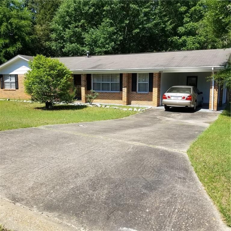 2413 Brothers Dr, Tuskegee, AL 36083