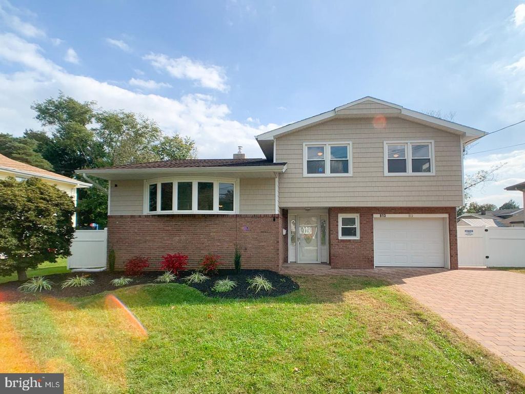 813 Kingston Dr, Cherry Hill, NJ 08034