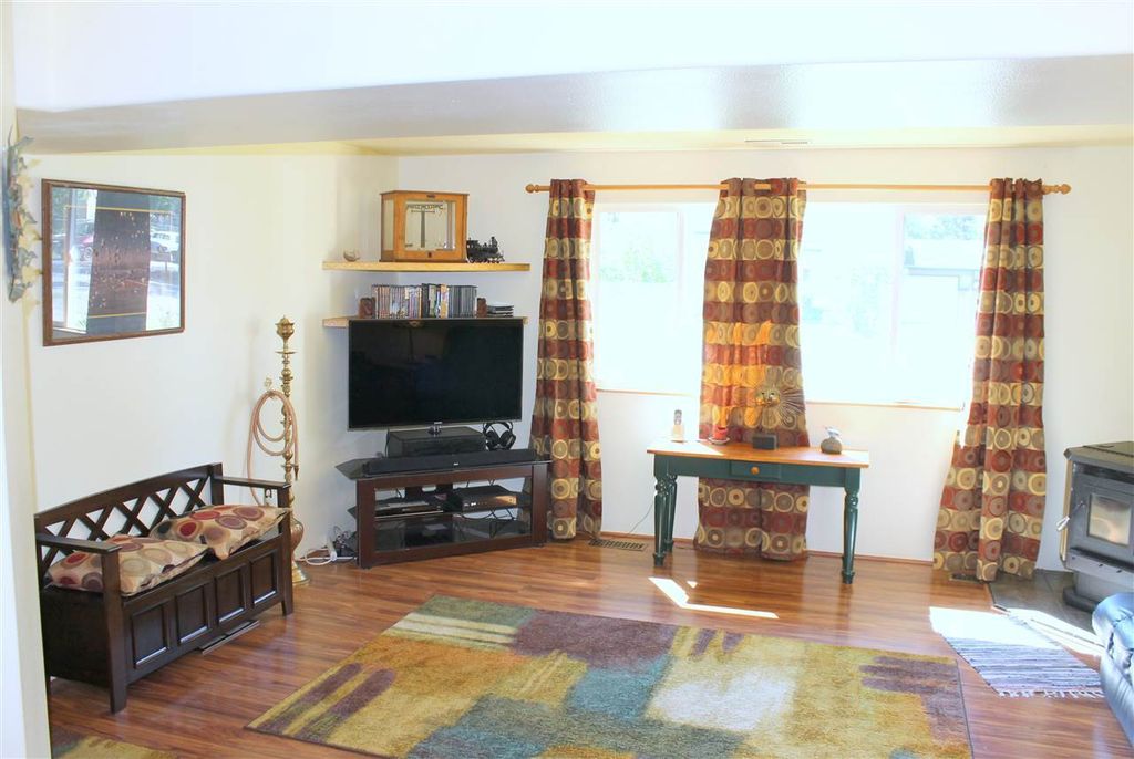 524 Ketchikan Ave, Fairbanks, AK - 4 Bed, 2 Bath Single-Family Home