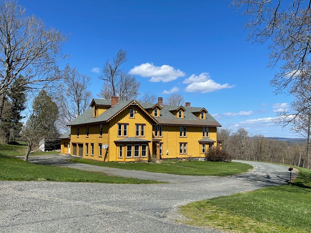 52 Upper Bryant Rd, Cummington, MA 01026