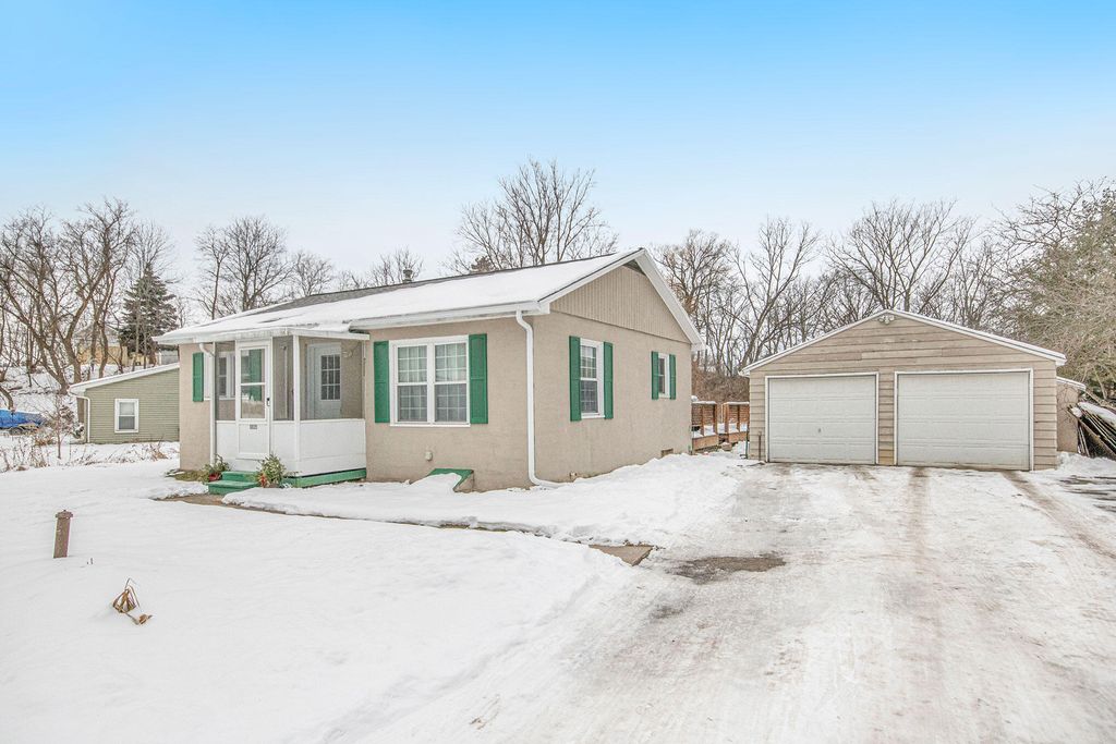 6035 Blowers Dr NW, Comstock Park, MI 49321