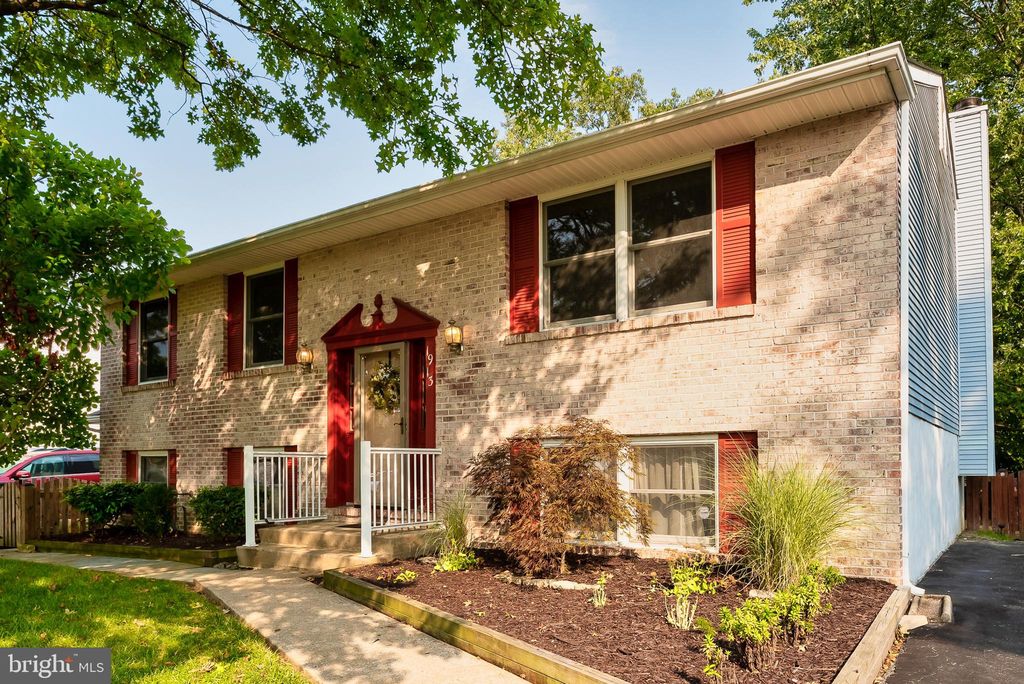 1913 Oak Lodge Rd, Catonsville, MD 21228