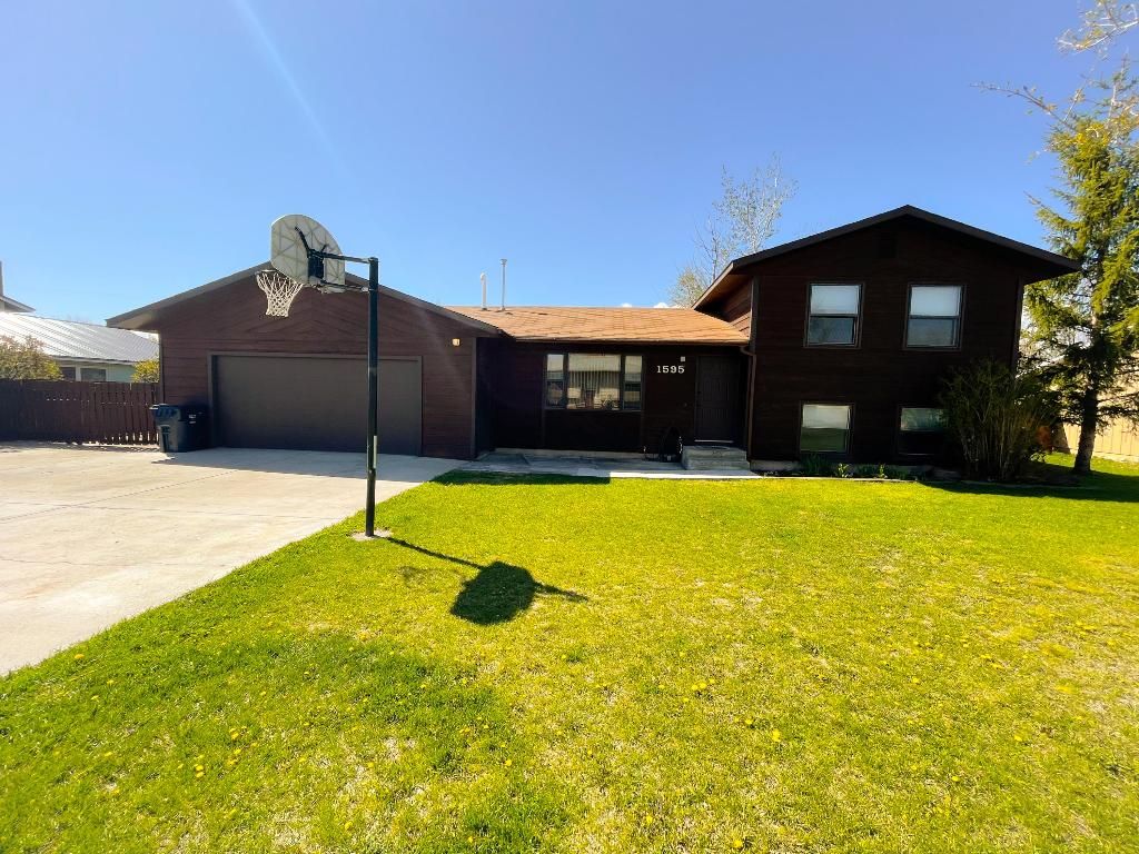 1595 Valley Forge Rd, Helena, MT 59602