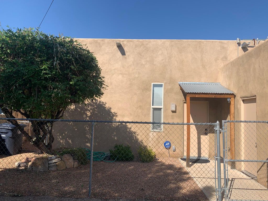 920 Candelaria Rd NW, Albuquerque, NM 87107