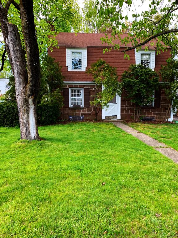 16 Thomson Rd, West Hartford, CT 06107