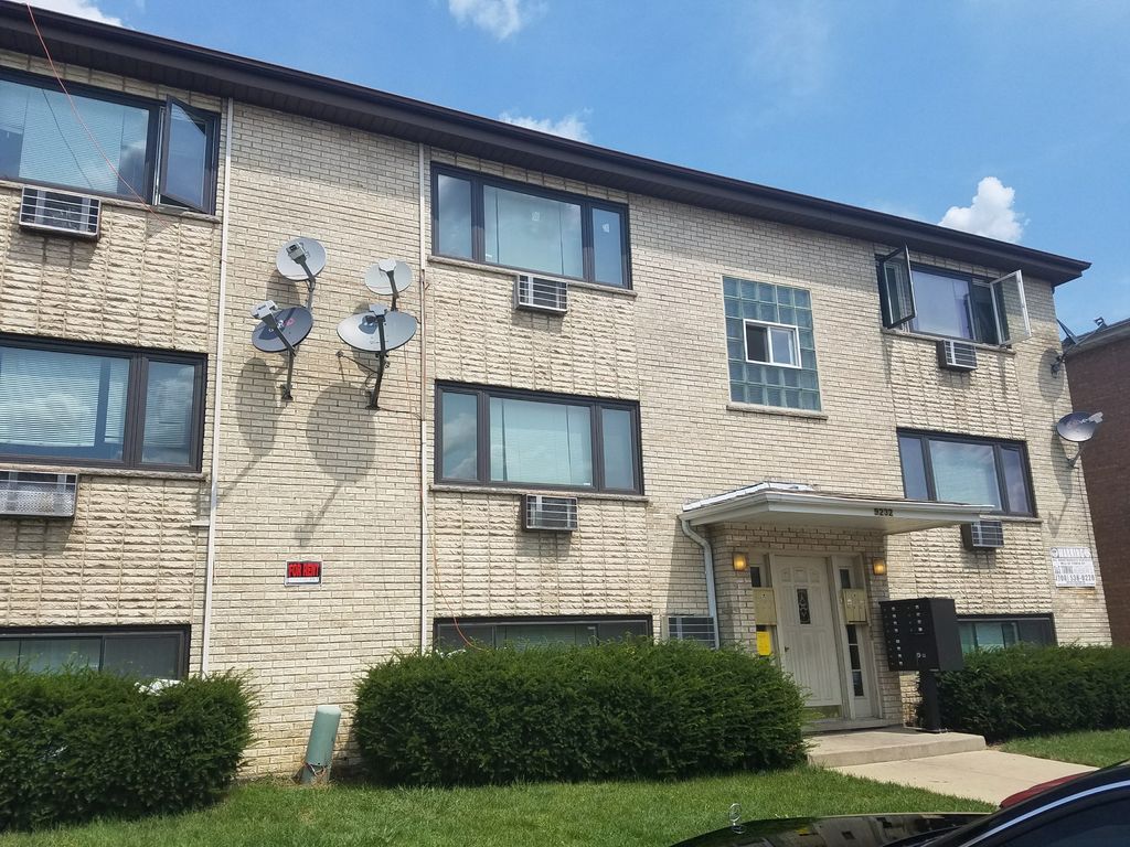 9236 Jill Ln #GE, Schiller Park, IL 60176