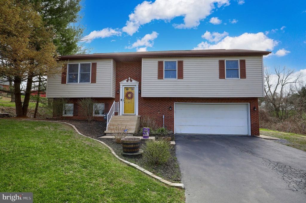 911 Bellview Ct, Red Lion, PA 17356