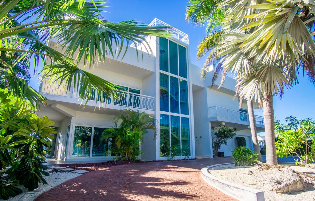 392 E Seaview Dr, Marathon, FL 33050