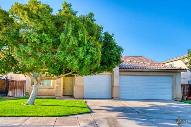 221 Shoshonean Dr, Imperial, CA 92251