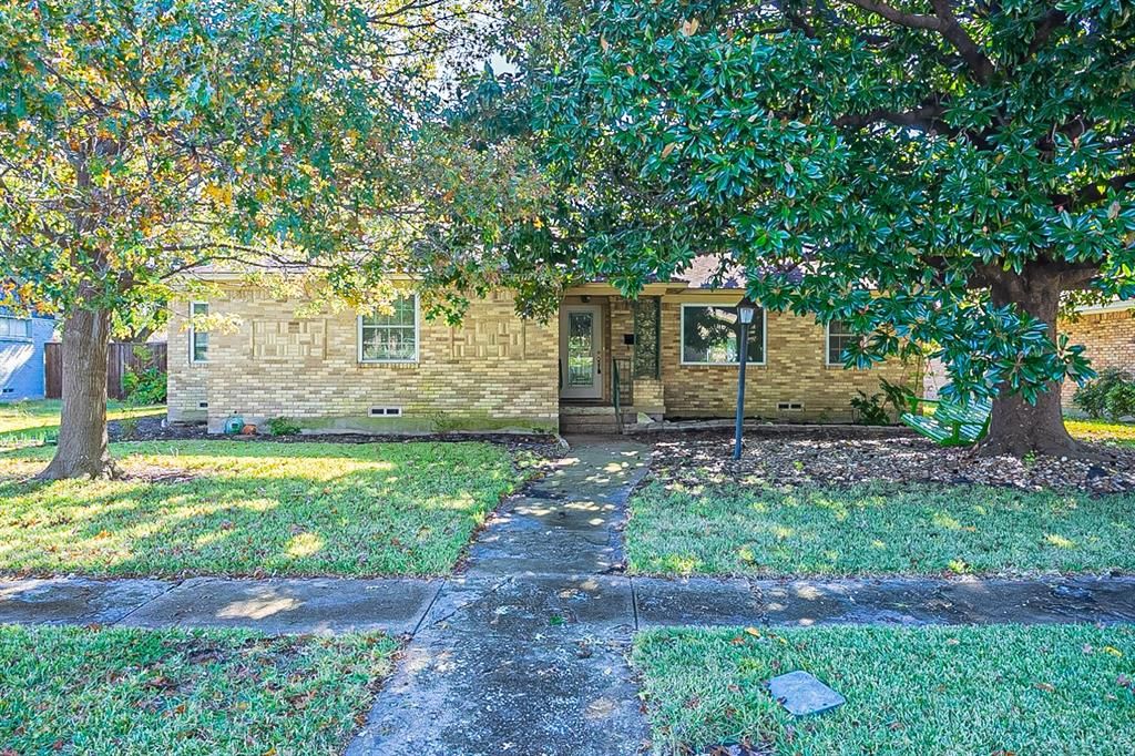 8470 Sweetwood Dr, Dallas, TX 75228