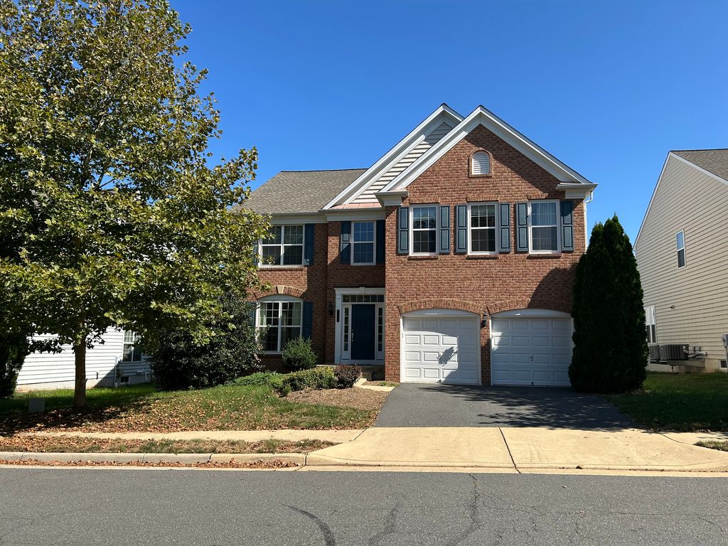 42758 Ravenglass Dr, Ashburn, VA 20148