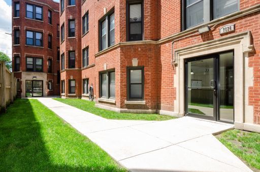 7528 N Seeley Ave #304, Chicago, IL 60645