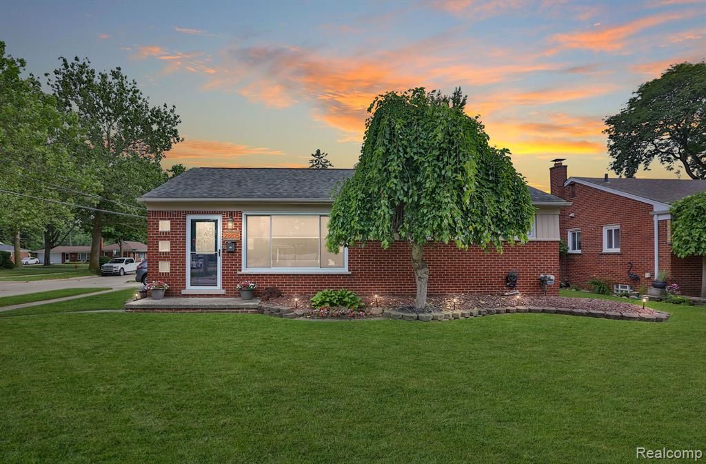 28815 Minton St, Livonia, MI 48150 MLS 20240047842 Trulia