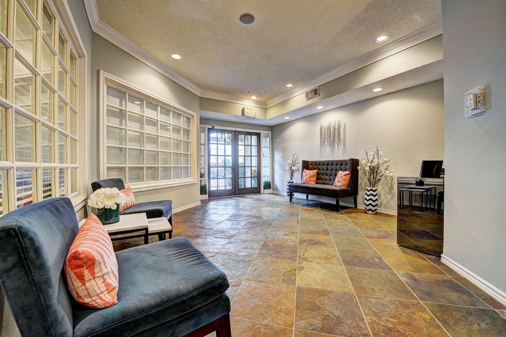 2350 Westcreek Ln, Houston, TX 77027