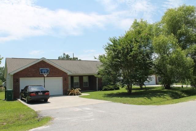 1041 Vangie Ct, Manning, SC 29102