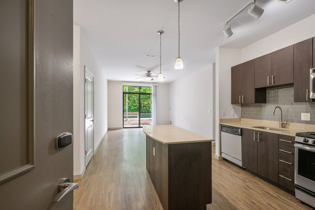 7001 Arlington Rd, Bethesda, MD 20814