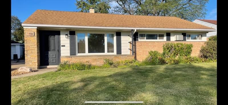936 E Villa Dr, Des Plaines, IL 60016