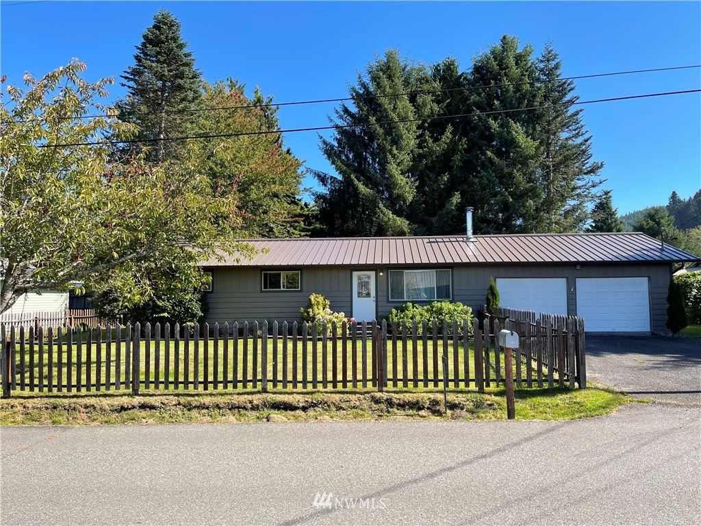 461 Spruce St, Forks, WA 98331
