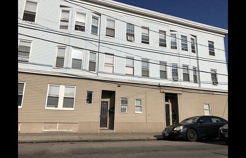 137141A Franklin St, Lynn, MA 9 Bed, 6 Bath MultiFamily Home 7