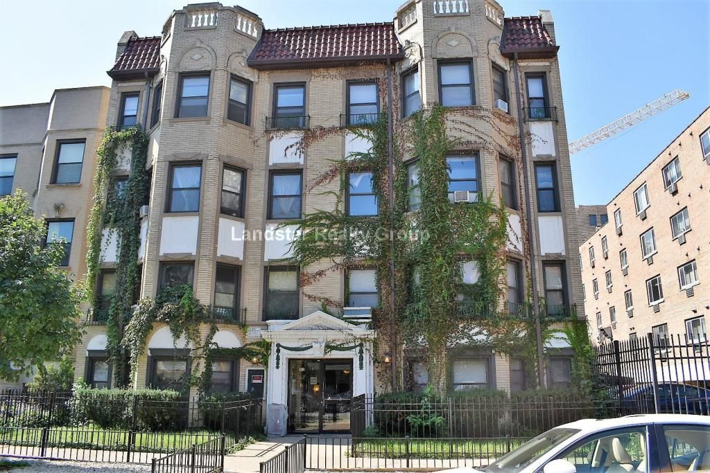 3812 N Pine Grove Ave, Chicago, IL 60613