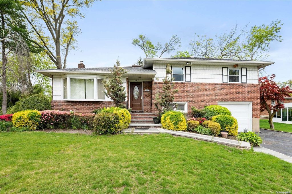 1042 Cedar Drive E, New Hyde Park, NY 11040