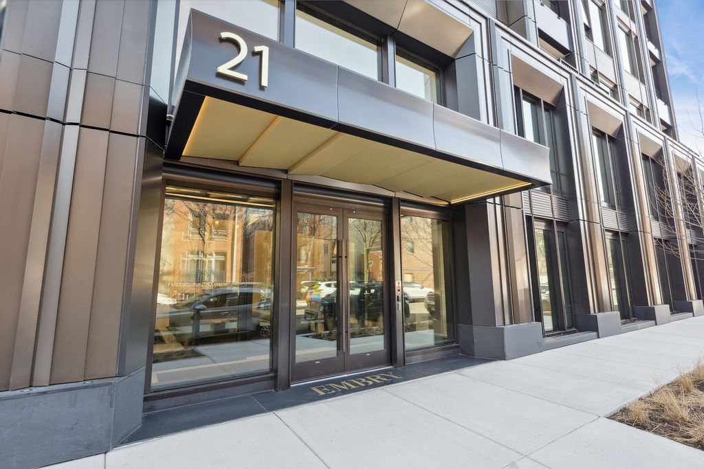 21 N  May St   #703, Chicago, IL 60607
