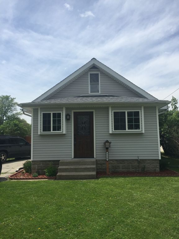 1126 Mambrino Rd, Oregon, OH 43616