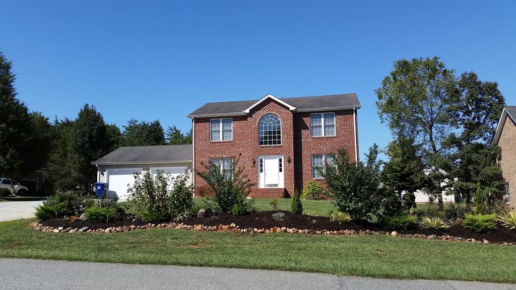 1268 Lake Shore Dr, Forest, VA 24551