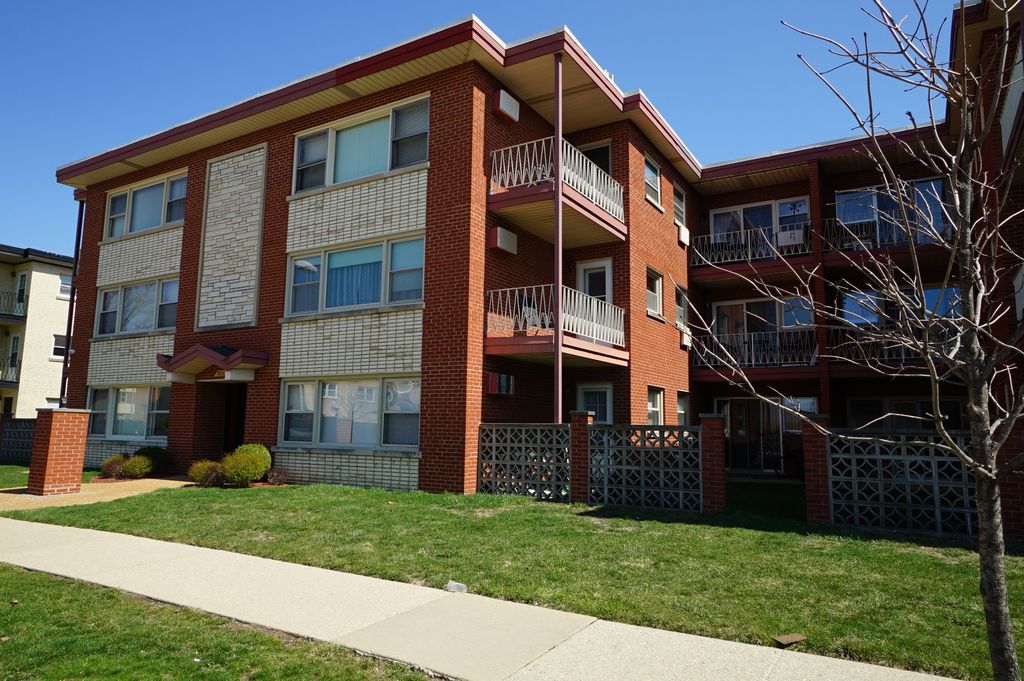 3033 Paris Ave #302, River Grove, IL 60171