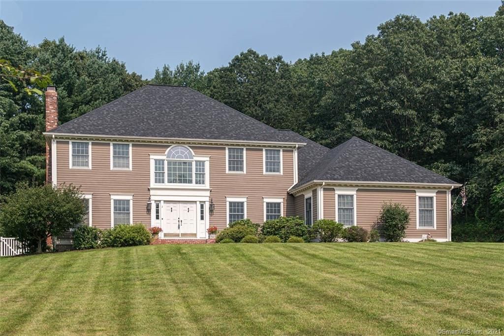 2 Hallview Dr, Simsbury, CT 06070