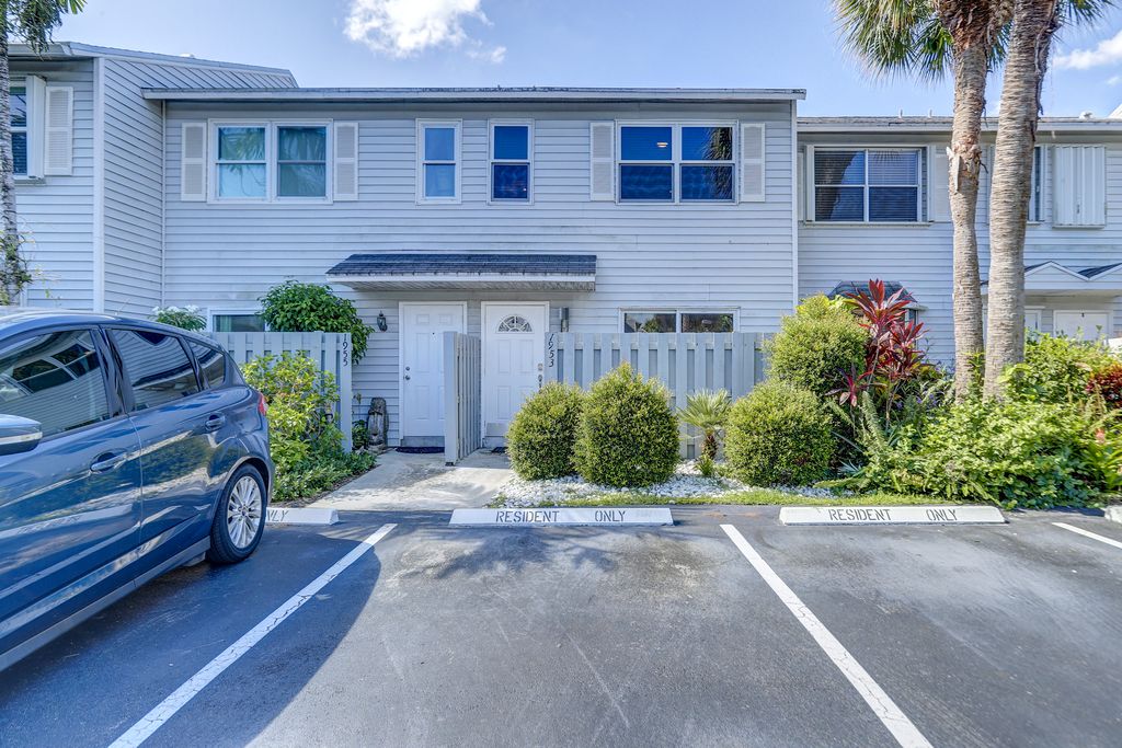 1953 NE 15th Ave, Fort Lauderdale, FL 33305