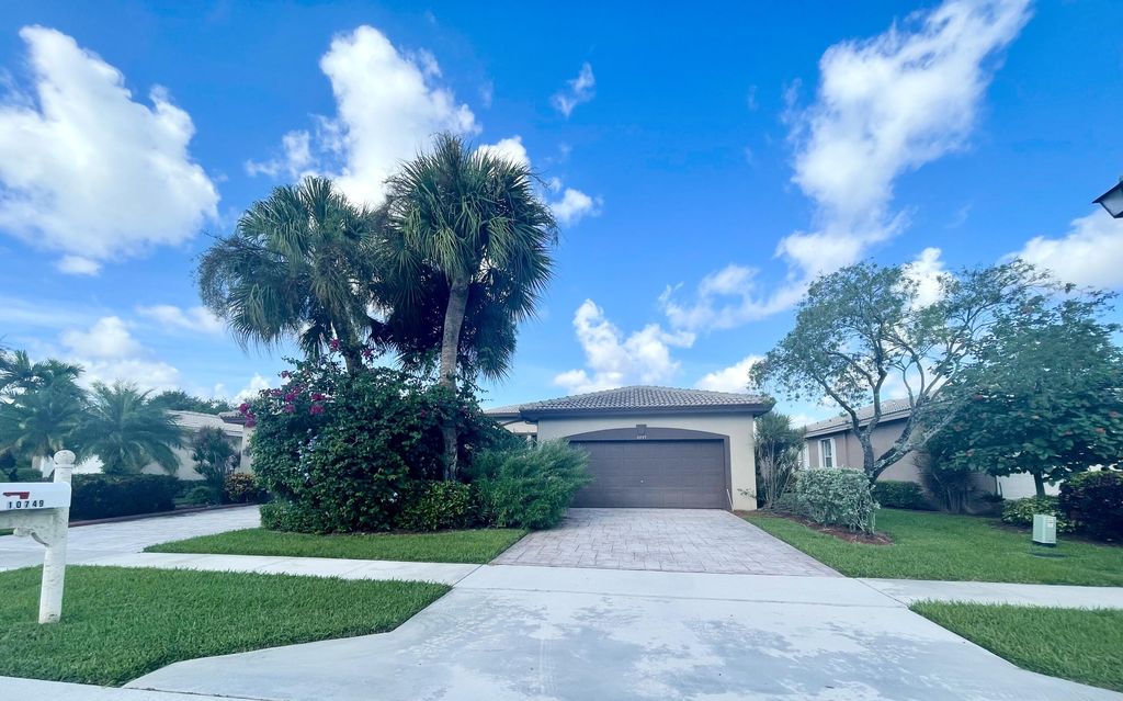 10749 Royal Caribbean Cir, Boynton Beach, FL 33437