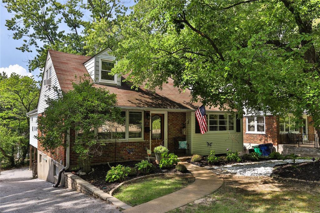 1111 Twinbrook Dr, Saint Louis, MO 63119