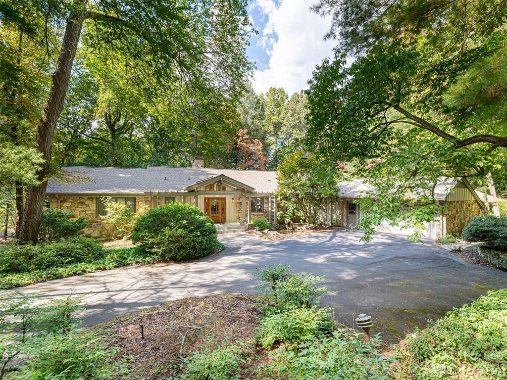 5 Holly Hill Rd, Asheville, NC 28803