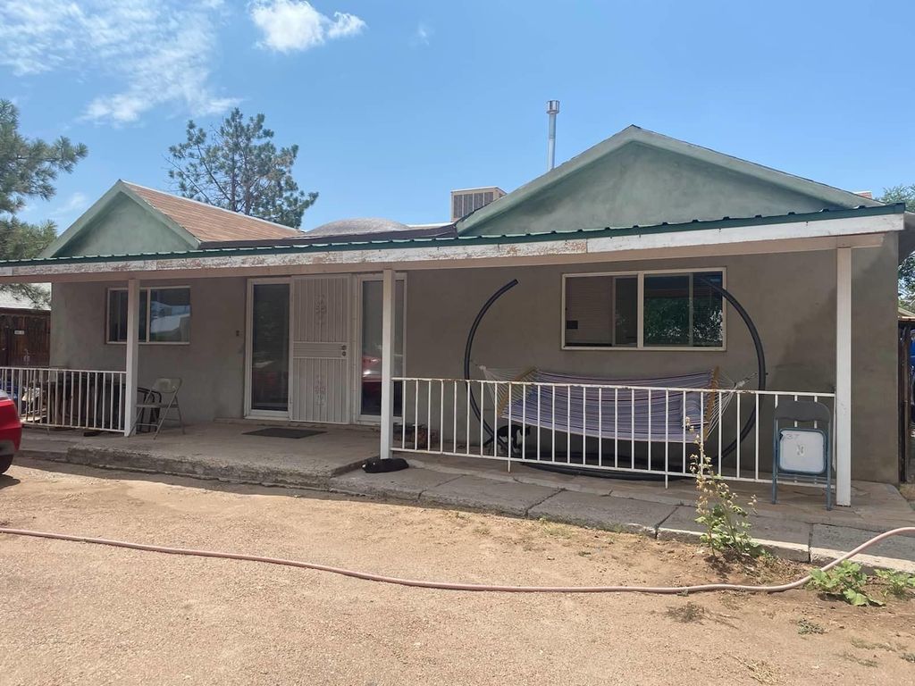 1918 Cherokee Rd NW, Albuquerque, NM 87107