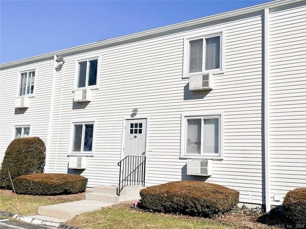 6 Russell St   #8, Branford, CT 06405