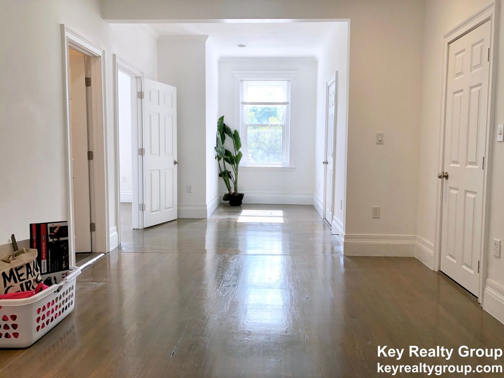 106 Queensberry St #12, Boston, MA 02215