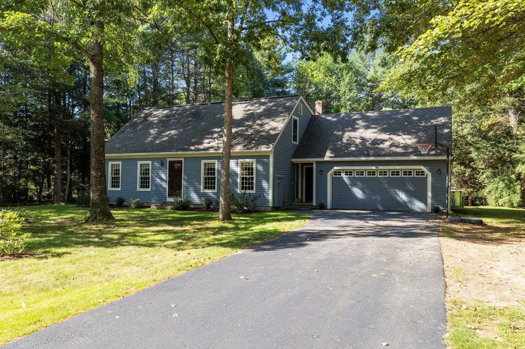 469 Highland Dr, Henniker, NH 03242