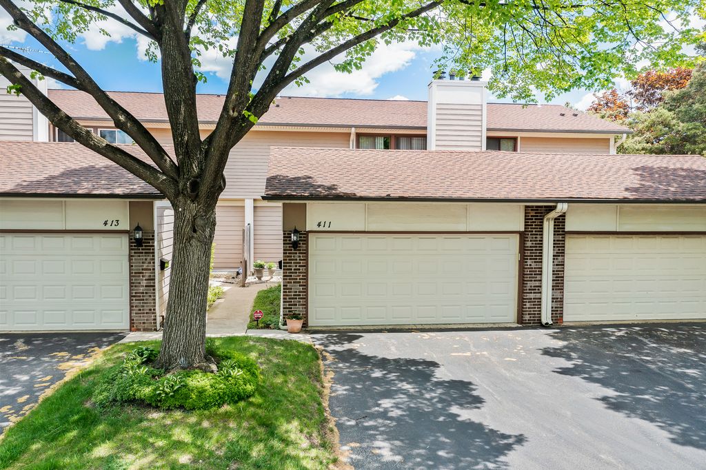 411 Swan Blvd, Deerfield, IL 60015
